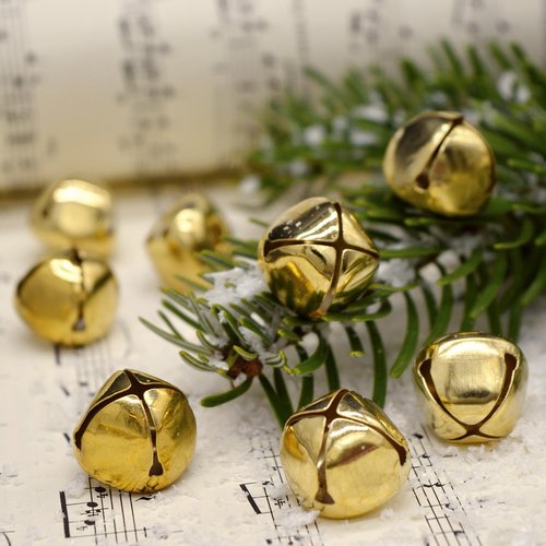 Notenblatt mit Weihnachtschmuck