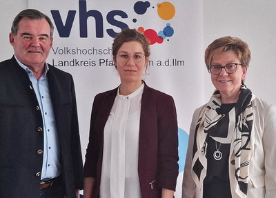 Landrat Gürtner(links)_Melanie Bayerlein(Mitte)_Alice Köstler_Hösl(rechts)